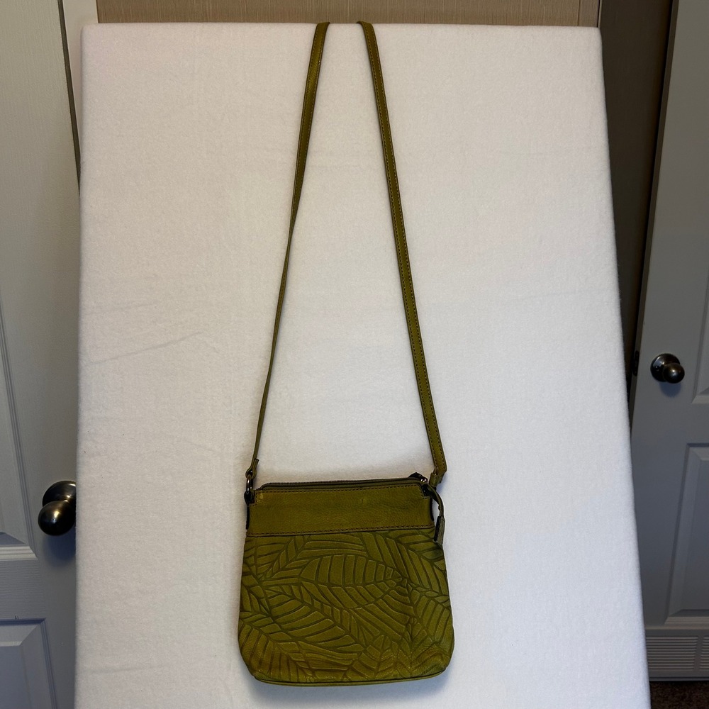 Fossil Vibrant Olive Green Embossed Leaf Genuine Leather Crossbody Bag - Picture 3 of 7